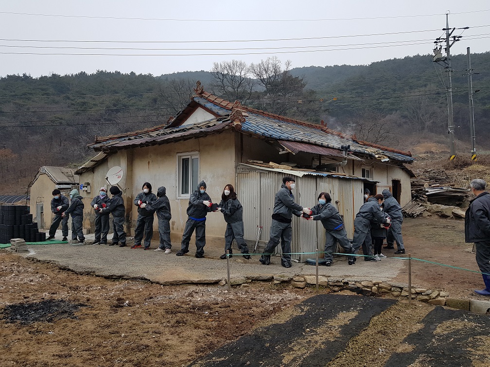 서산의료원, 연탄 나눔으로 따뜻한 손길 전하다. 첨부 이미지