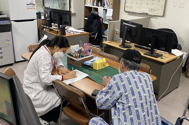 심리사회적, 경제적, 사회복귀 및 재활의 어려움을 해결하는데 필요한 전문적인 상담서비스 1