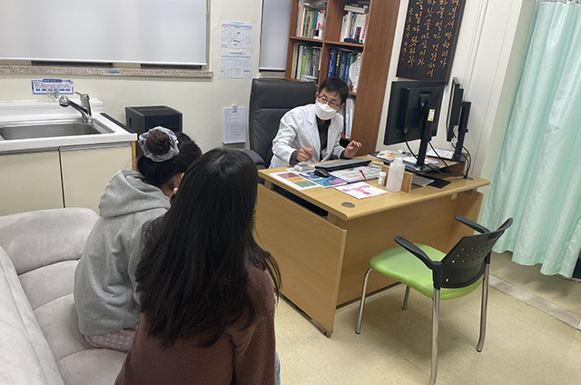 경제적 어려움을 겪고 있는 지역주민에게 의료비를 지원 2
